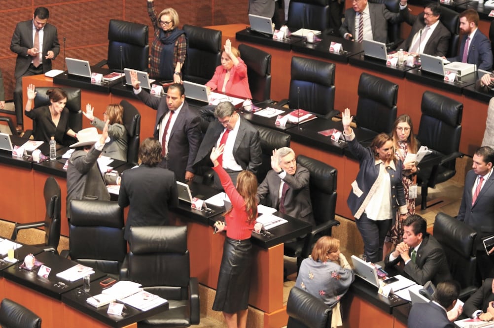 El dictamen de la consulta popular y revocación de mandato sumó 98 votos a favor, 22 en contra y una abstención. Foto: CARLOS MEJÍA. EL UNIVERSAL