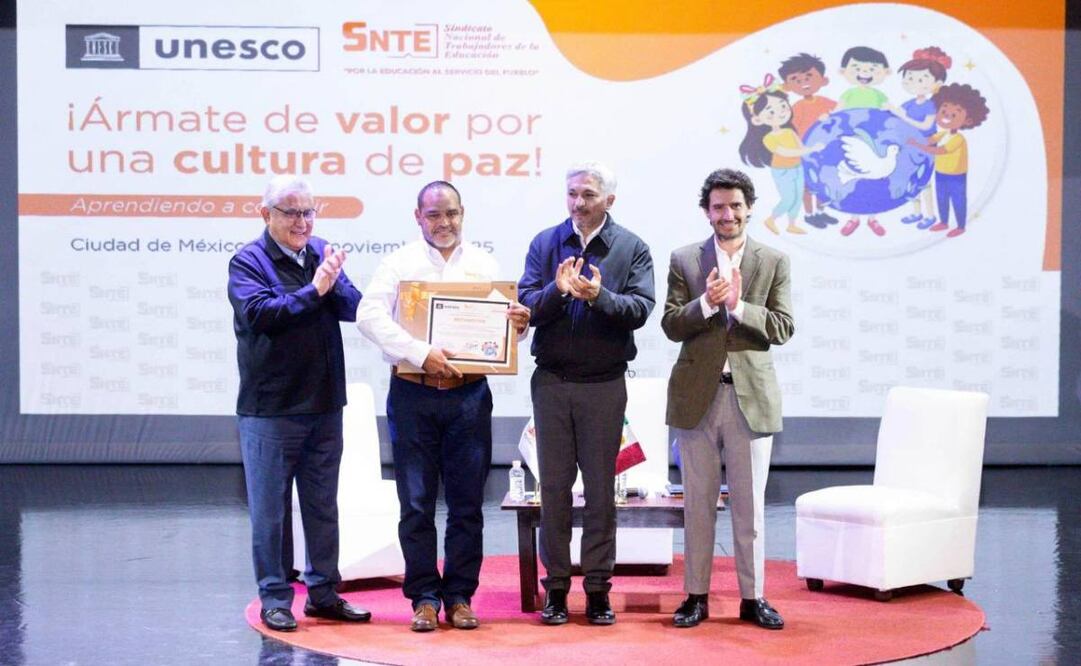 UNESCO reconoce a maestros del SNTE por “contribuir a cultura de paz”. Foto: Especial