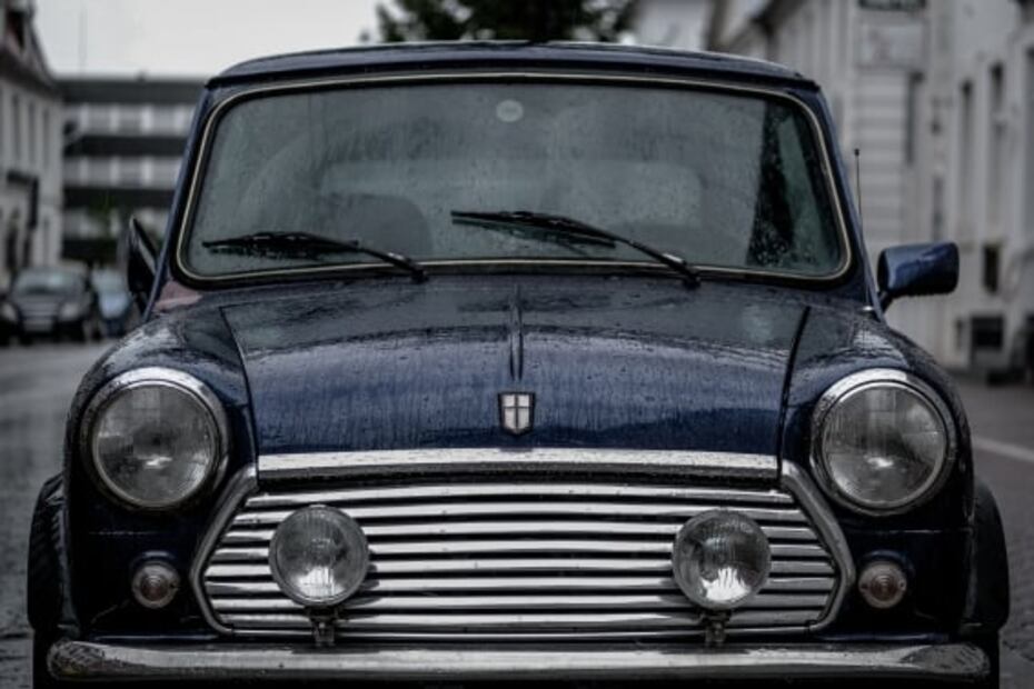 Cómo quitar el agua del interior de los faros del auto