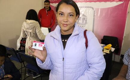 Sederec entrega tarjetas de apoyo a comunidad migrante en CDMX