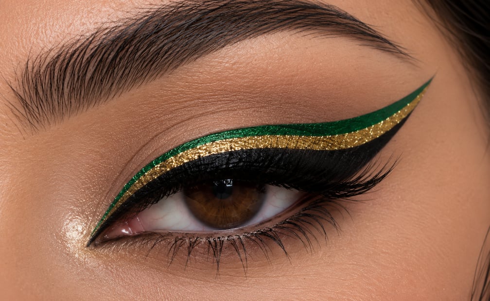 Esta vez, el dorado se combina con el verde para embellecer tu mirada. Foto: Imagen generada con IA
