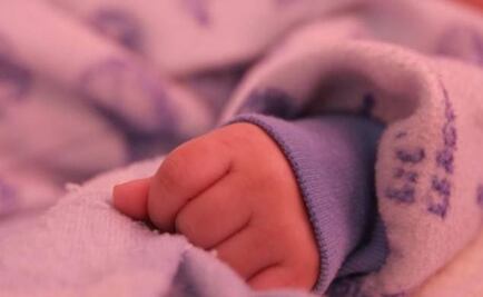 Detienen a papá que mató a su bebé al lanzarla a la cama