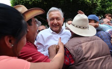 ​Desembolsa AMLO 800 mil pesos para damnificados por sismos
