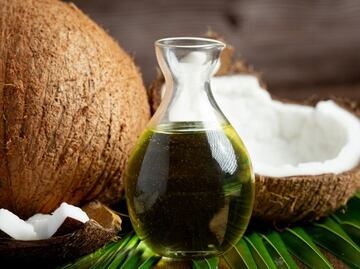 3 exfoliantes con aceite de coco para rejuvenecer tus manos