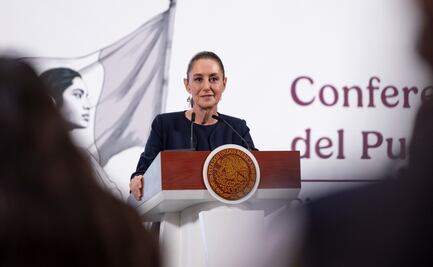 Guardan minuto de silencio por maestros fallecidos en accidente en Puebla; Sheinbaum encabeza ceremonia por Día del Maestro