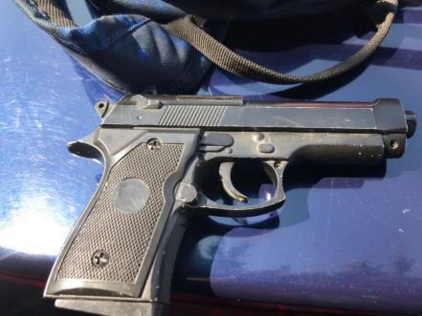 Caen tres sujetos por robar faros de $120 mil de Porsche en la Roma