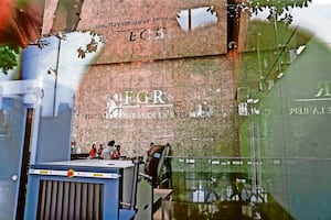 Denuncian irregularidades en licitación de limpieza de la FGR; trabajadores acusan malos tratos y atraso en pagos