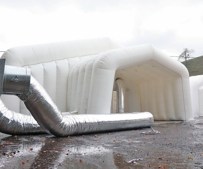 El hospital inflable fue establecido por primera vez en 2013 ante el brote de Cólera en Hidalgo; tiene capacidad para atender a 100 pacientes. Foto: DINORATH MOTAE. EL UNIVERSAL