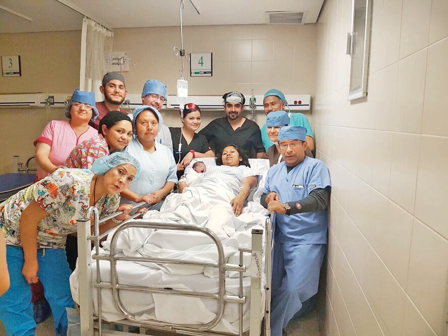 El personal de los hospitales y las madres manifestaron su alegría por estos primeros alumbramientos. Las mamás señalaron que la atención de médicos y enfermeras fue la mejor. (FOTOS: ESPECIALES)