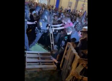 VIDEOS: Policía se enfrenta a manifestantes propalestinos en la Universidad Virginia Commonwealth, reportan múltiples arrestos