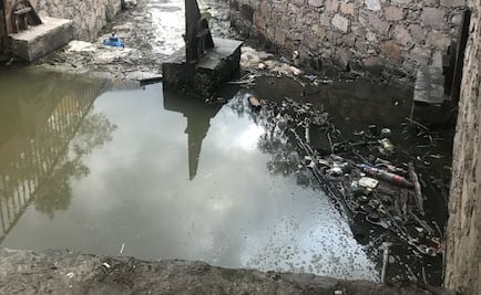 Encuentran cuerpo calcinado junto a canal de aguas negras en Ecatepec