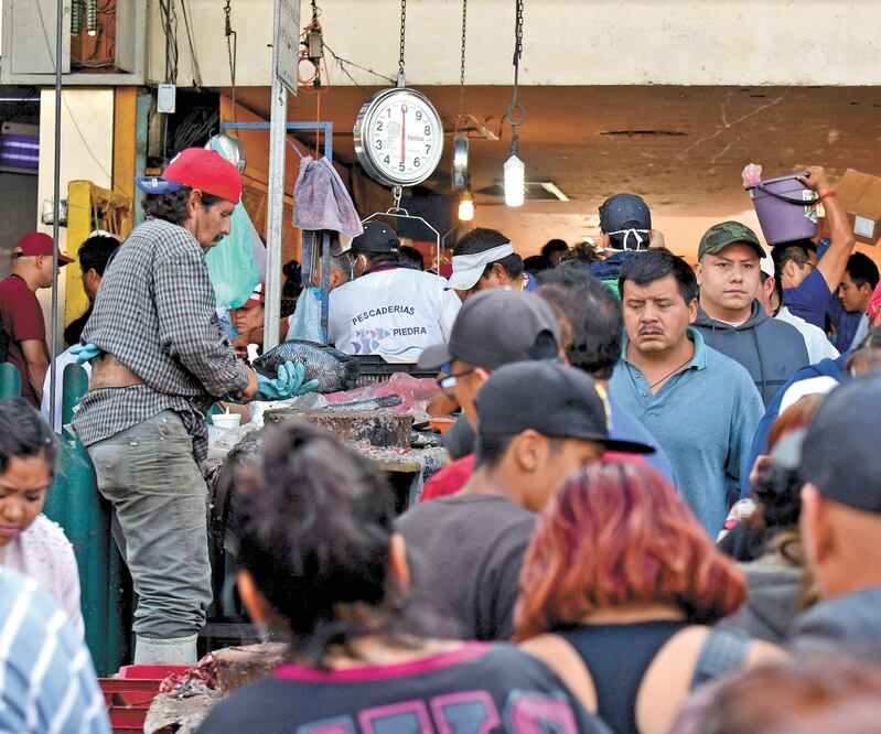 Pese a las restricciones, algunas personas no respetaron la sana distancia ni las especificaciones mínimas de sanidad. Foto: HUGO GARCÍA. EL UNIVERSAL