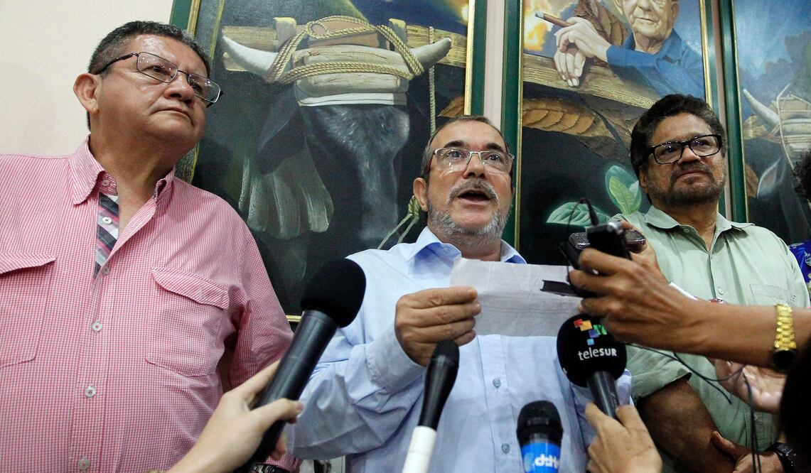 El máximo líder de las FARC, Timoleón Jiménez, "Timochenko", junto a los comandantes Pablo Catatumbo e Iván Marquez (Foto: EFE)