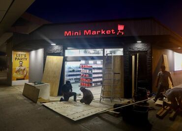 Habitantes compran víveres para 7 días ante llegada del huracán “Delta” a Quintana Roo