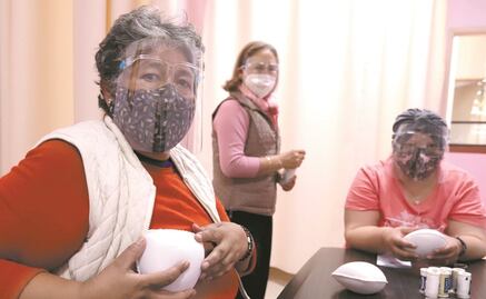 Con hilo y aguja, mujeres se reconstruyen tras cáncer de mama