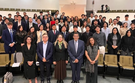 Jesús Ernesto, hijo menor de AMLO, participa en parlamento juvenil en el Senado; evento fue promovido por Morena