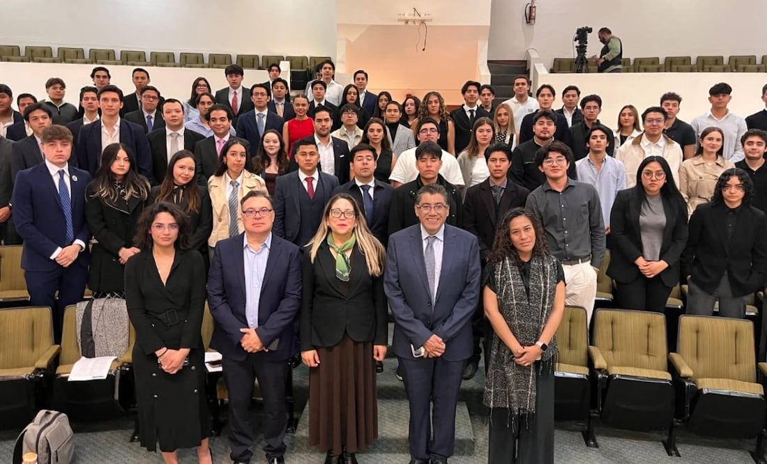 Participa hijo menor de AMLO en parlamento juvenil en el Senado; evento fue promovido por Morena. Foto: Especial