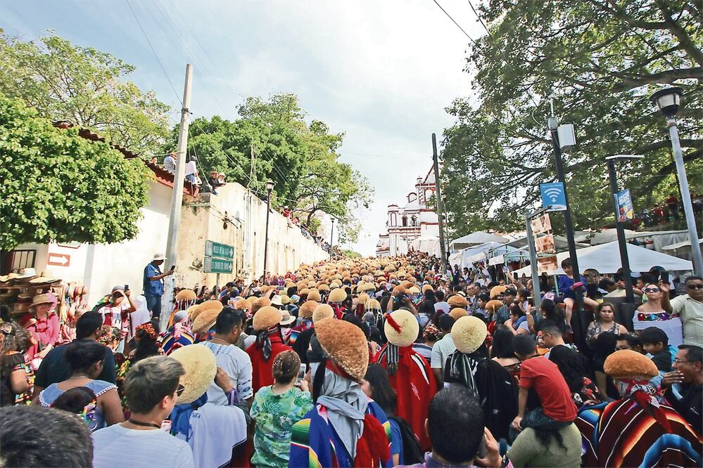 La fiesta de los Parachicos, en Chiapa de Corzo, se celebró a pesar de los daños (FREDY MARTÍN PÉREZ. EL UNIVERSAL)