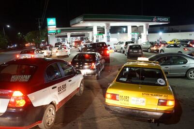 Realizan compras de pánico por desabasto de combustible en Oaxaca