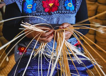 Así es la colaboración entre Coppel y la FONART; se adquirieron 20 mil piezas artesanales