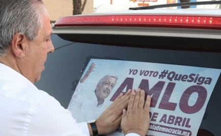 Alcalde de Ahome promueve la revocación de mandato pegando propaganda en autos 