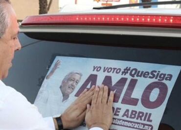 Alcalde de Ahome promueve la revocación de mandato pegando propaganda en autos
