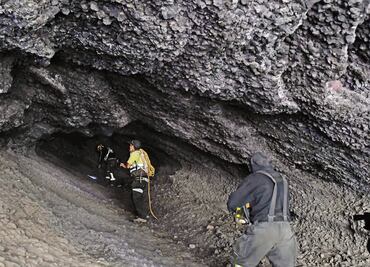 Buscan restos en fosa del Cerro de la Estrella