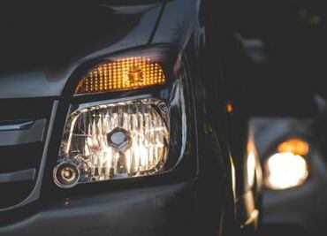 Multa por deslumbrar con faros inadecuados, ¿de cuánto es?