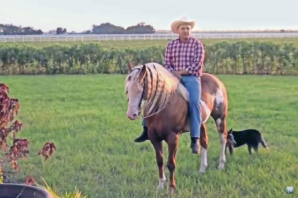 La denuncia se basa en videos publicados en YouTube en los que el mandatario presume públicamente un rancho, que tendría un precio millonario (TOMADA DE VIDEO)