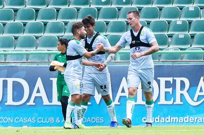 Macías sigue anotando en León; Ramos se estrenó 