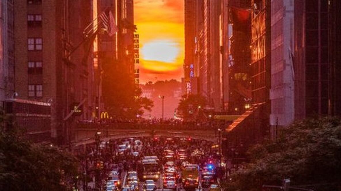 Las espectaculares imágenes del Manhattanhenge que atrae a miles de personas a Nueva York. Foto: BBC