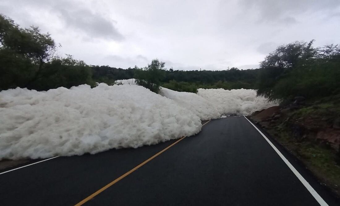 Evacuan de manera preventiva el hospital del seguro social en Ixmiquilpan Hidalgo, ante el incremento del caudal del Río Tula (23/06/2025). Foto: Especial