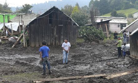 FOTOS: Lodo se mete hasta la cocina en Santa Lucía tras caer tromba en Ocuilan