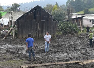 FOTOS: Lodo se mete hasta la cocina en Santa Lucía tras caer tromba en Ocuilan