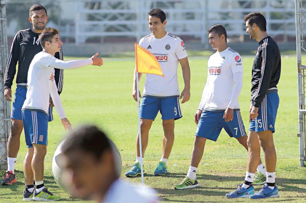 El chiverío se dio ánimos y se puso de acuerdo en la estrategia para recibir este mediodía a La Fiera (ISMAEL RAMÍREZ. IMAGO7)