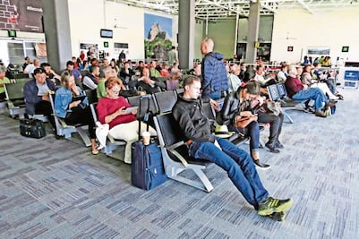 Aerolíneas deben reembolsar a clientes afectados por demoras