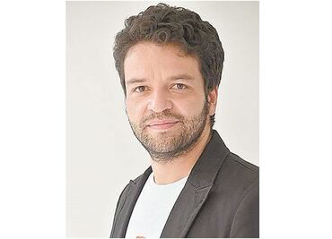 Mario Alberto espera, paciente