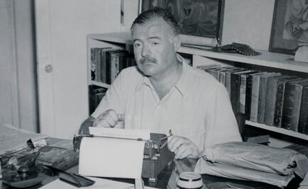 La leyenda de cómo Hemingway "liberó" el bar del Hotel Ritz de París