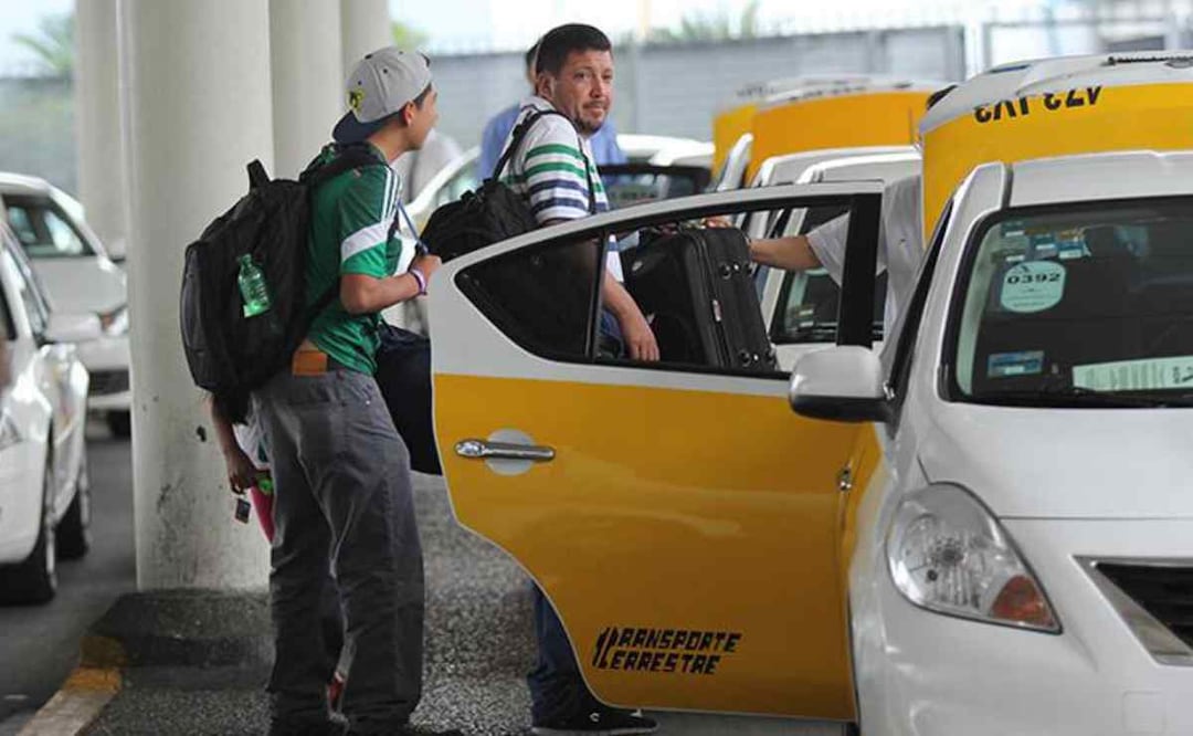 Taxistas del Aeropuerto Internacional de la Ciudad de México (AICM). Foto: Archivo