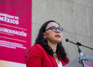Mariana Rodríguez, exintegrante de la ayudantía de AMLO, debuta en evento de conmemoración de la bandera de México
