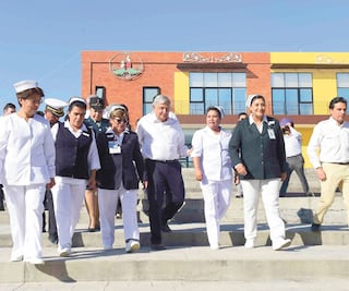 AMLO pide a enfermeras combatir corrupción