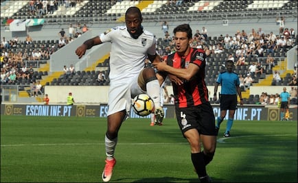 "Pollo" Briseño anota en Portugal