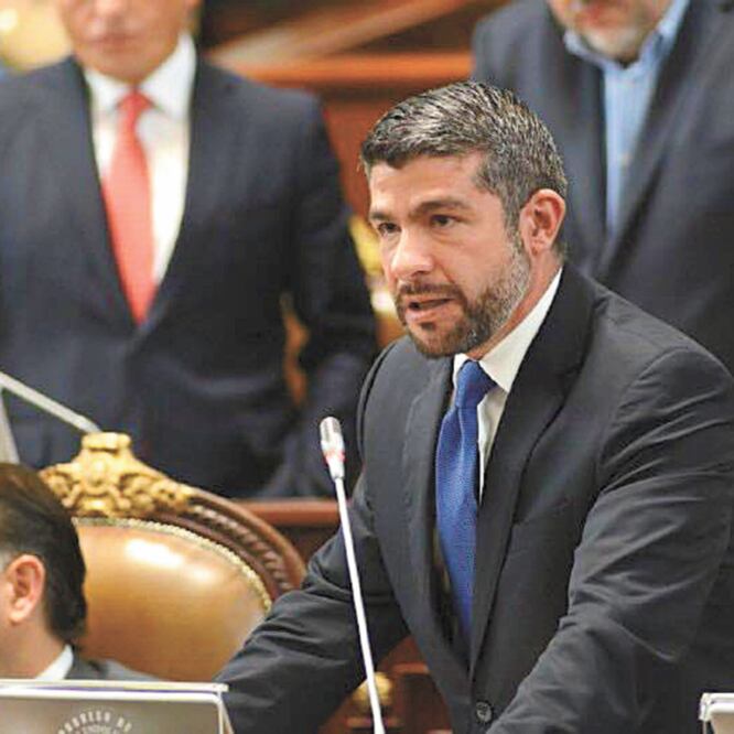 Mauricio Tabe Echartea dio a conocer que facultó al Oficial Mayor, Alfonso Vega González, para que inicie las negociaciones del convenio de finiquito. Foto: ARCHIVO EL UNIVERSAL