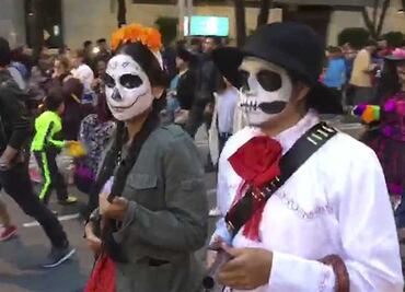 Cientos de catrinas invaden Paseo de la Reforma