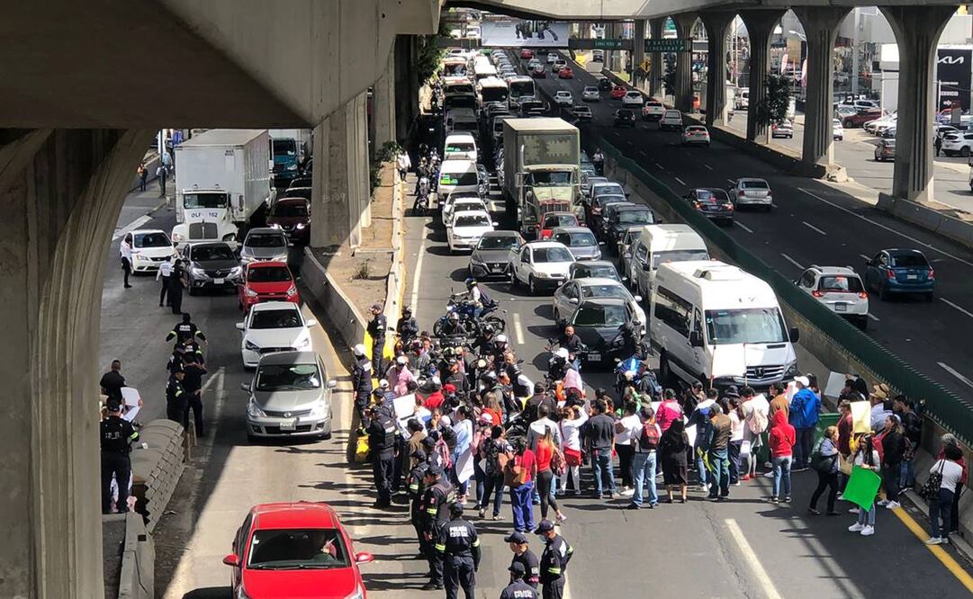Los agremiados del SMSEM cerraron la autopista México-Querétaro. Foto: Isidro Corro/EL UNIVERSAL