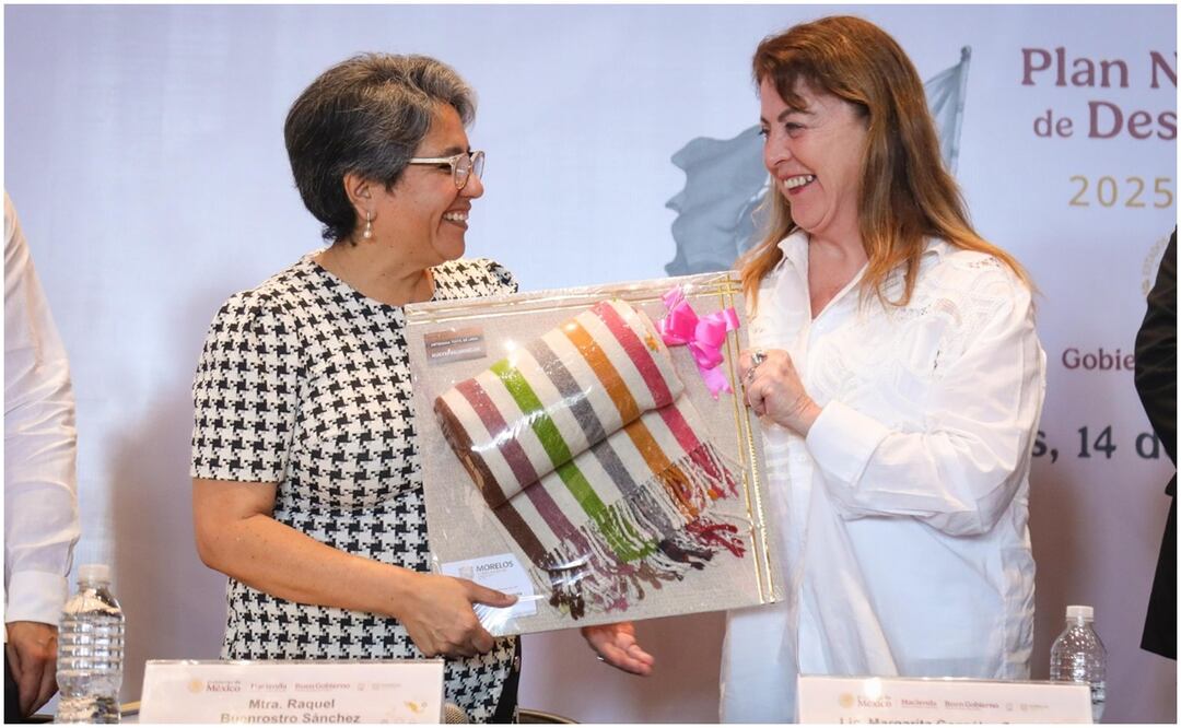 Entregan propuestas para el Plan Nacional de Desarrollo en foro encabezado por la secretaria nacional anticorrupción, Raquel Buenrostro y la Gobernadora Margarita González Saravia (14/01/2025). Foto: Especial