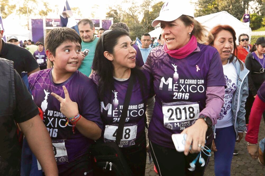 Margarita Zavala participó en la carrera “Yo Corro con México”, en el Bosque de Chapultepec. La panista negó que la administración de su esposo, el ex presidente Felipe Calderón, sea culpable de los índices de inseguridad en el país (FERNANDO RAMÍREZ)