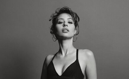 En lencería y total denim, Alexa Demie brilla en campaña de Calvin Klein