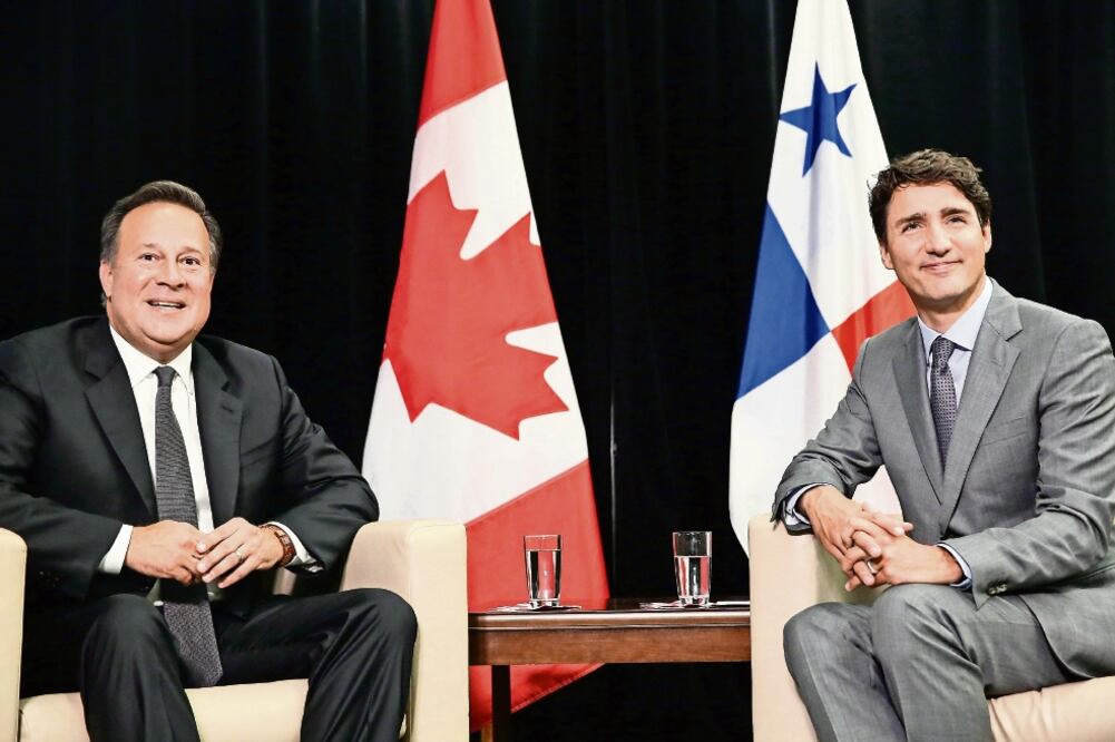 El presidente de Panamá, Juan Carlos Varela, y el primer ministro de Canadá, Justin Trudeau, se reunieron ayer en el marco de la Asamblea General de la ONU. Ambos países forman parte del Grupo de Lima. FOTO: AMR ALFIKY. REUTERS