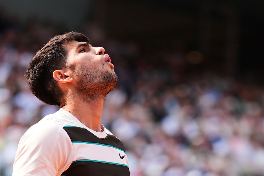 Carlos Alcaraz en el 2025, durante la final de Roland Garros ante Jannik Sinner - Foto: AP